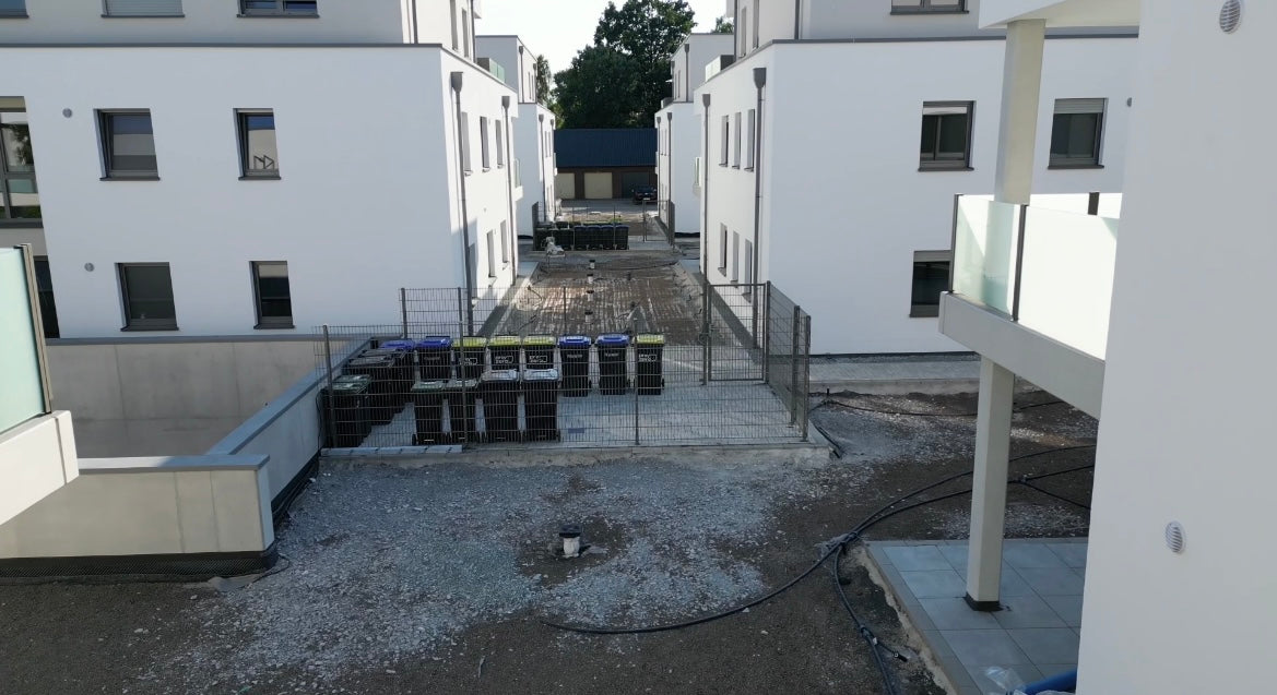 Referenzprojekt zaunGIGANT – Zaunanlage mit Sichtschutz und Tor