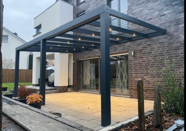 Terrassenüberdachung mit Glasdach aus VSG-Sicherheitsglas – zaunGIGANT